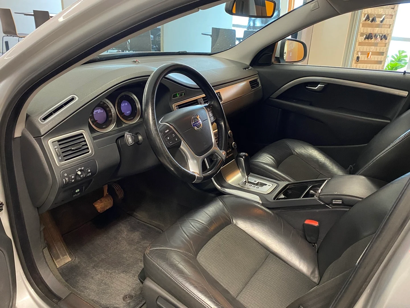 Car Image - DrozMOIRhNg62djSDlU5z