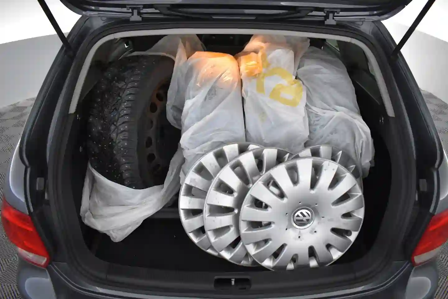 Car Image - 5GppVSubvnVs4aZrHH8oMN