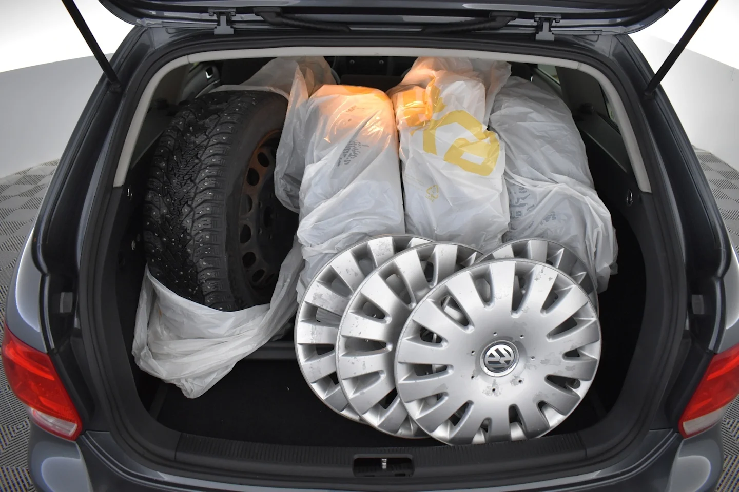 Car Image - 5GppVSubvnVs4aZrHH8oMN