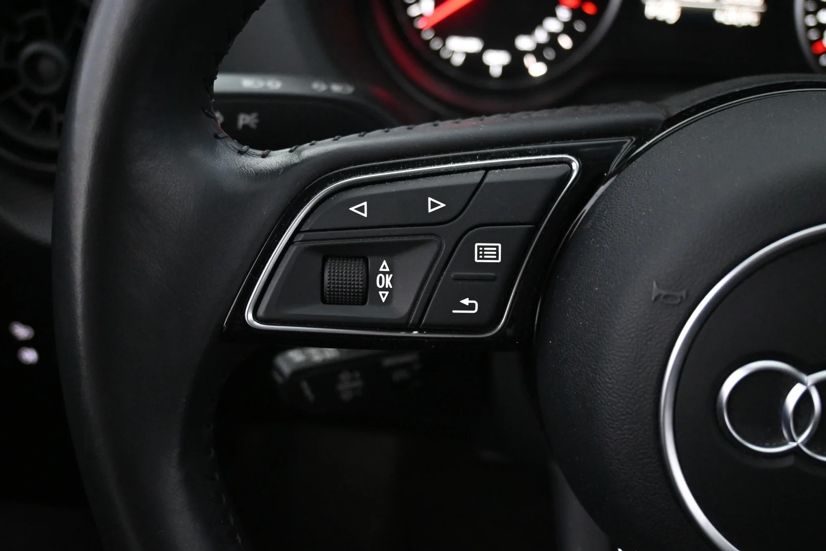 Car Image - 51eGgDoCKMU6rs3G8QoqMn