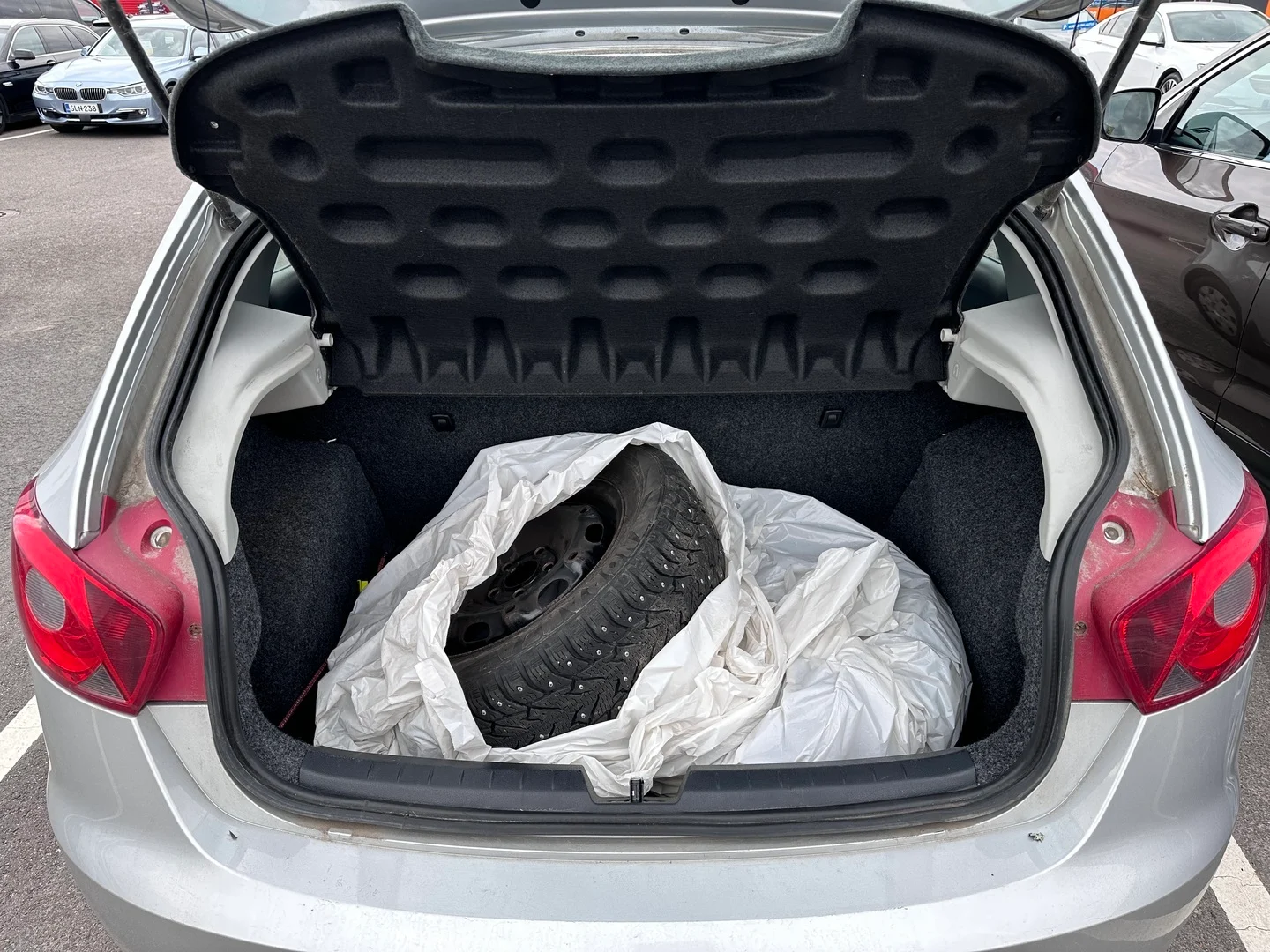 Car Image - b8CbbGdOe0flt0HD6UtVm