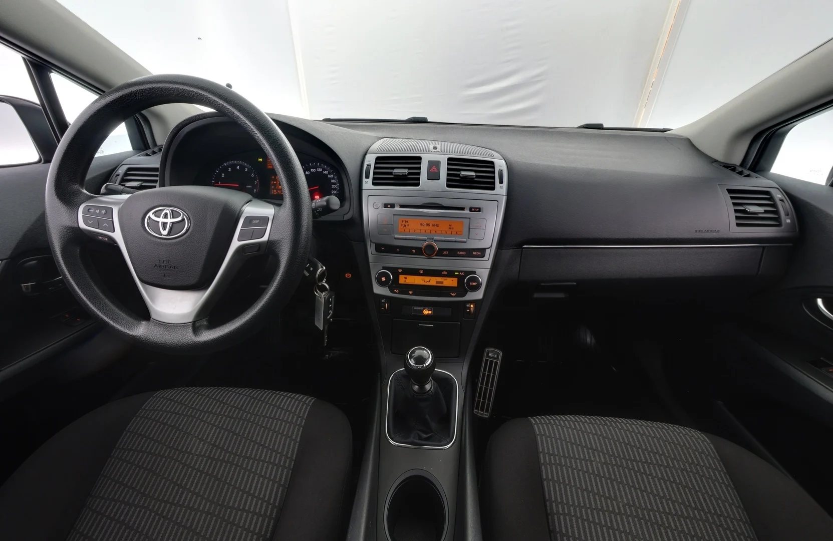 Car Image - Kn3QfMfeQZYuOOrU9DrVO