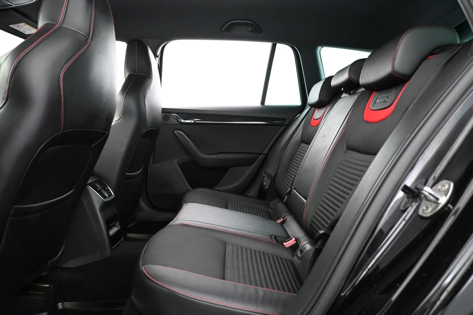 Car Image - 7Ja9eFGuzb70XBAgaMLuql