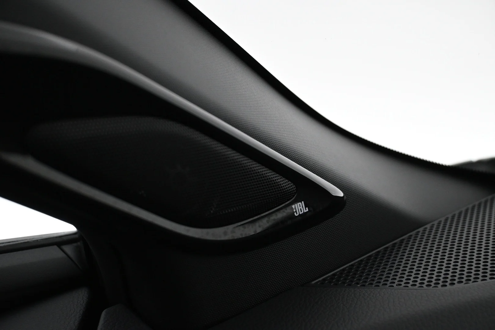Car Image - 5mi2SYrt1E8dxJXNhV0iLN