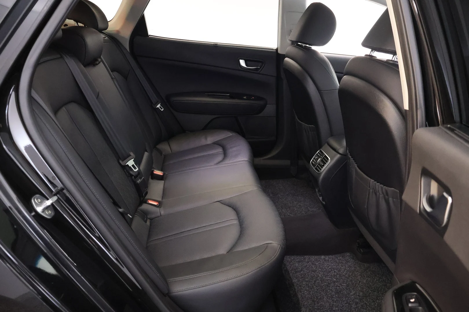 Car Image - 7zwAzq7naGkWZOiazDWP8F