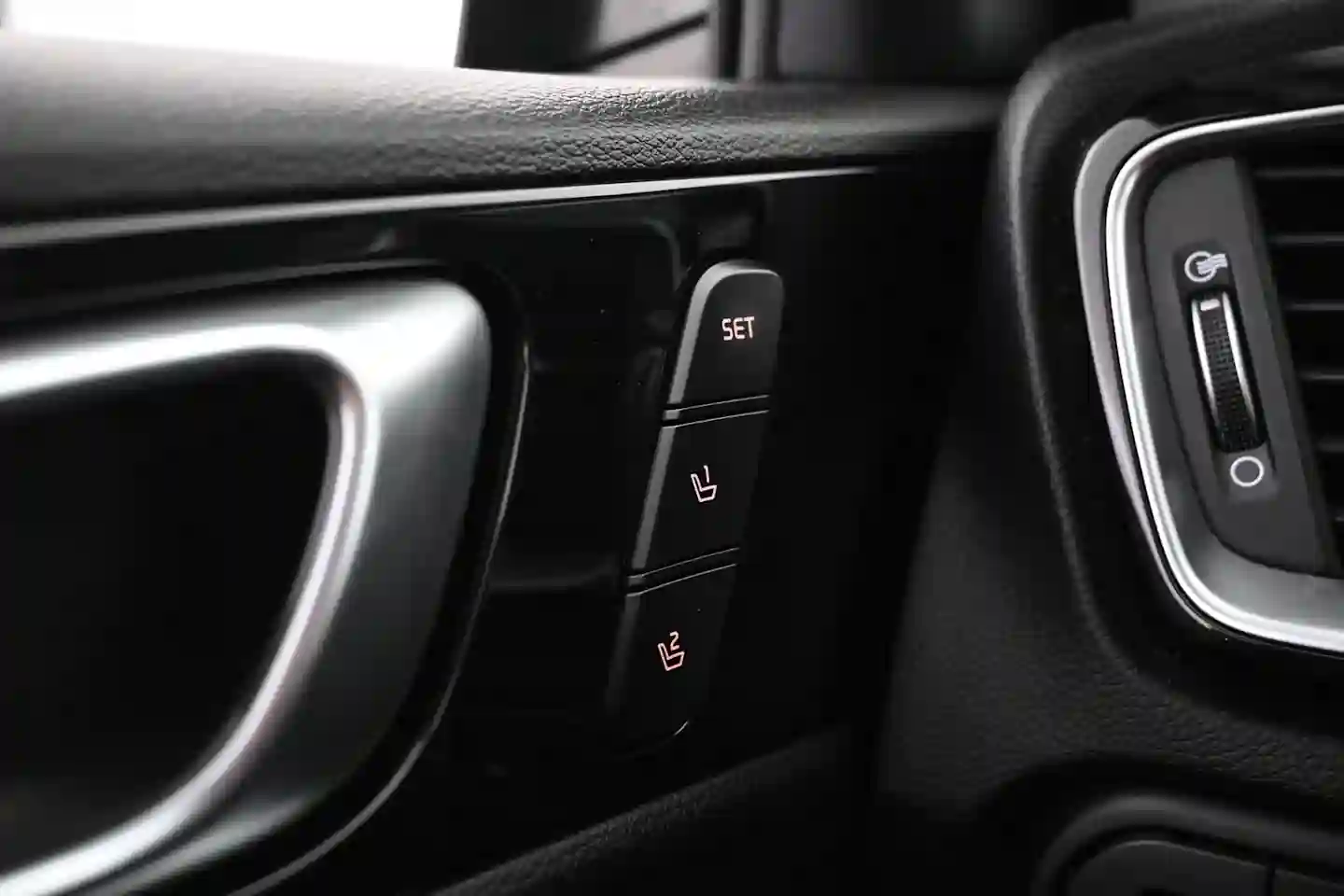 Car Image - 1Ip6NlMuVcgY8VkT6X66us