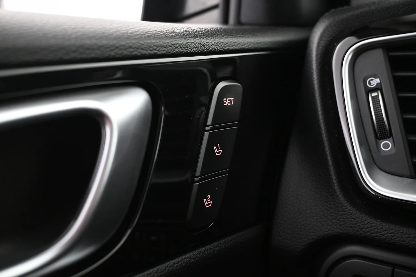 Car Image - 1Ip6NlMuVcgY8VkT6X66us