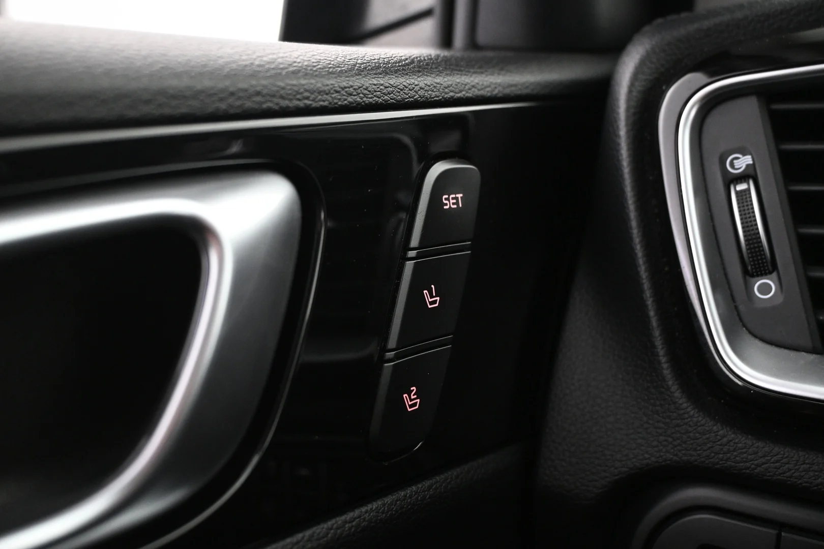 Car Image - 1Ip6NlMuVcgY8VkT6X66us