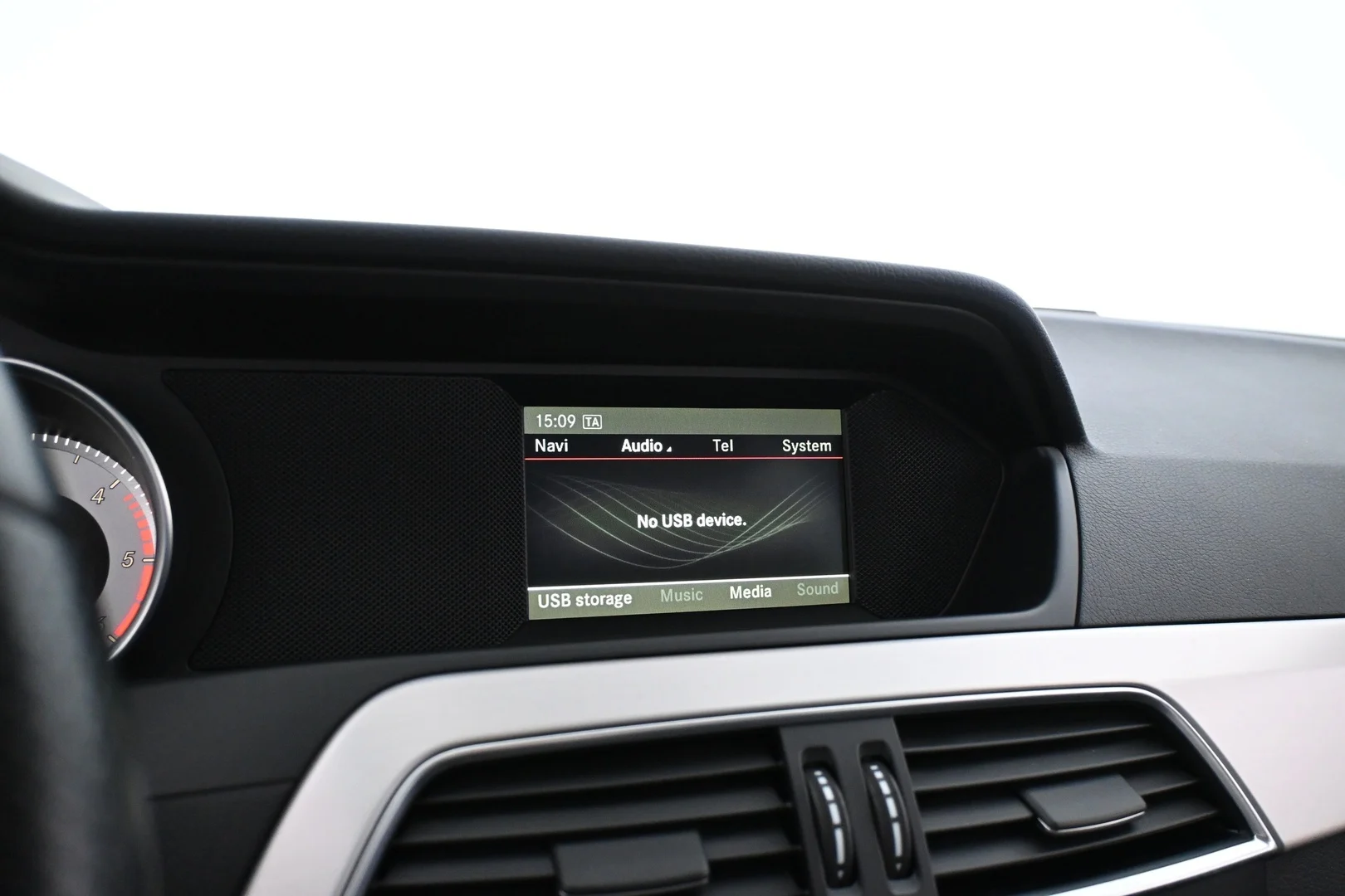 Car Image - 4mbSbRd3Mzj0tJffv3UY44