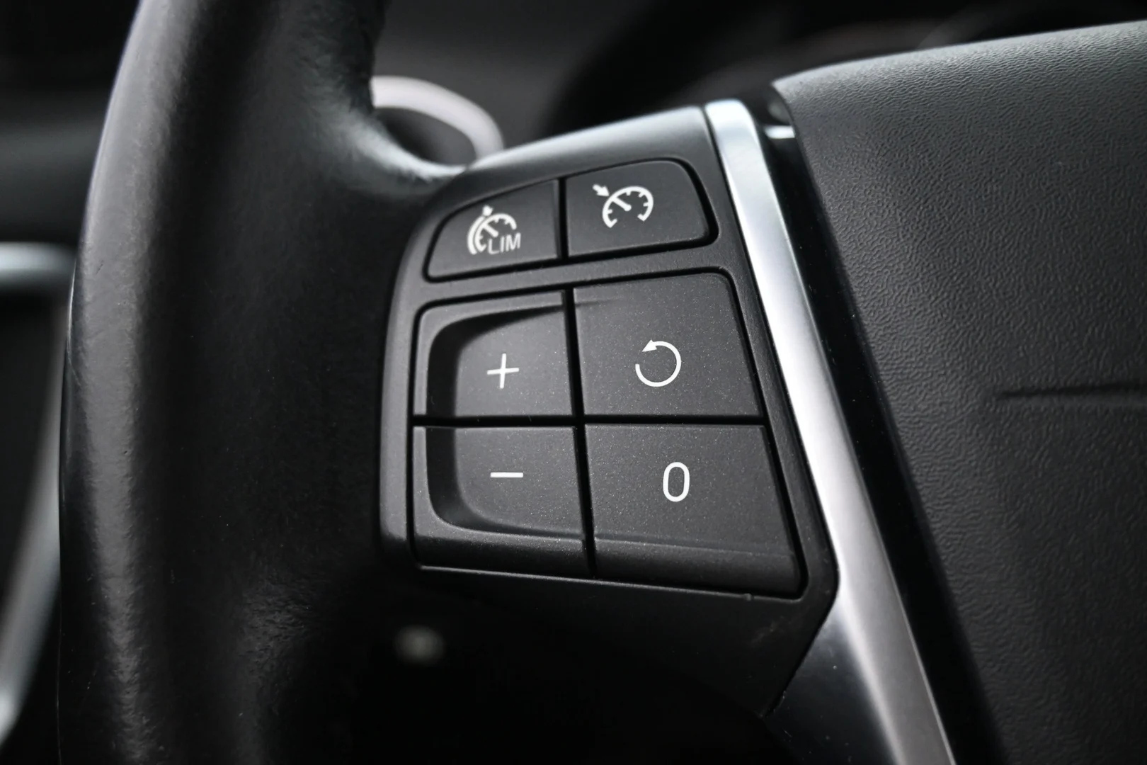 Car Image - 50OL12eRPZPeZS5JU7hMqB