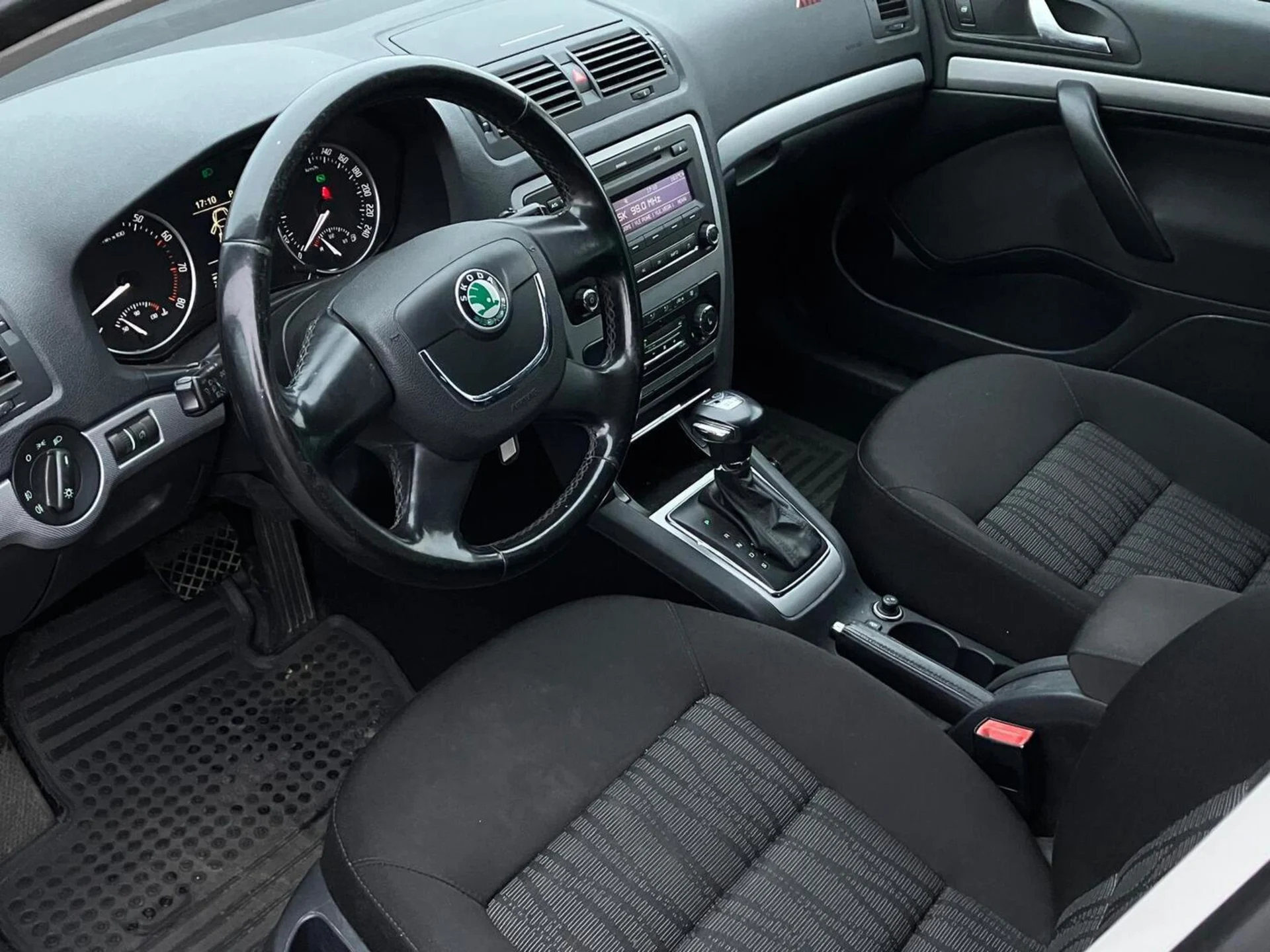Car Image - 4JgUWkKPNbY8OpUfJdqM3v