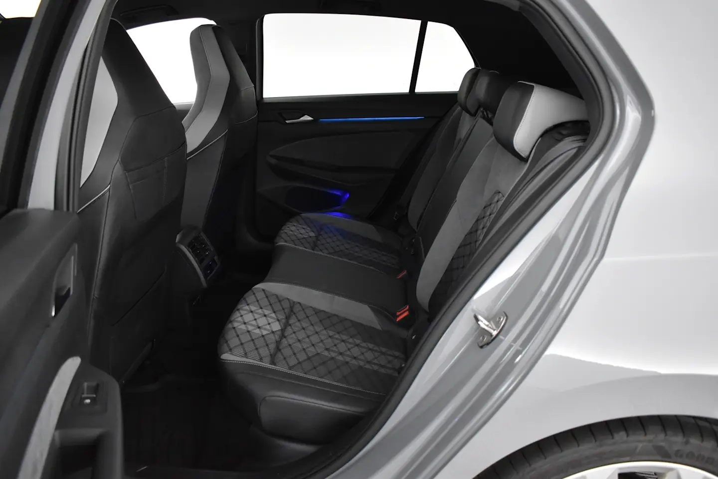 Car Image - Vqq2jIEHEFEEZIMRLcYbS