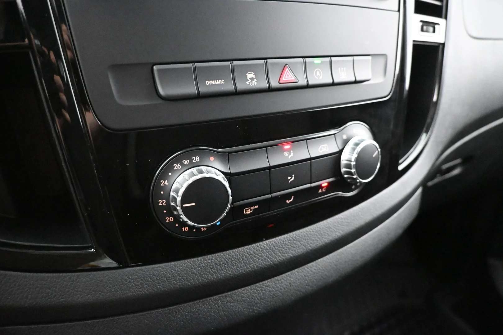 Car Image - 4JClf4nePNIpRQNDwoAU29