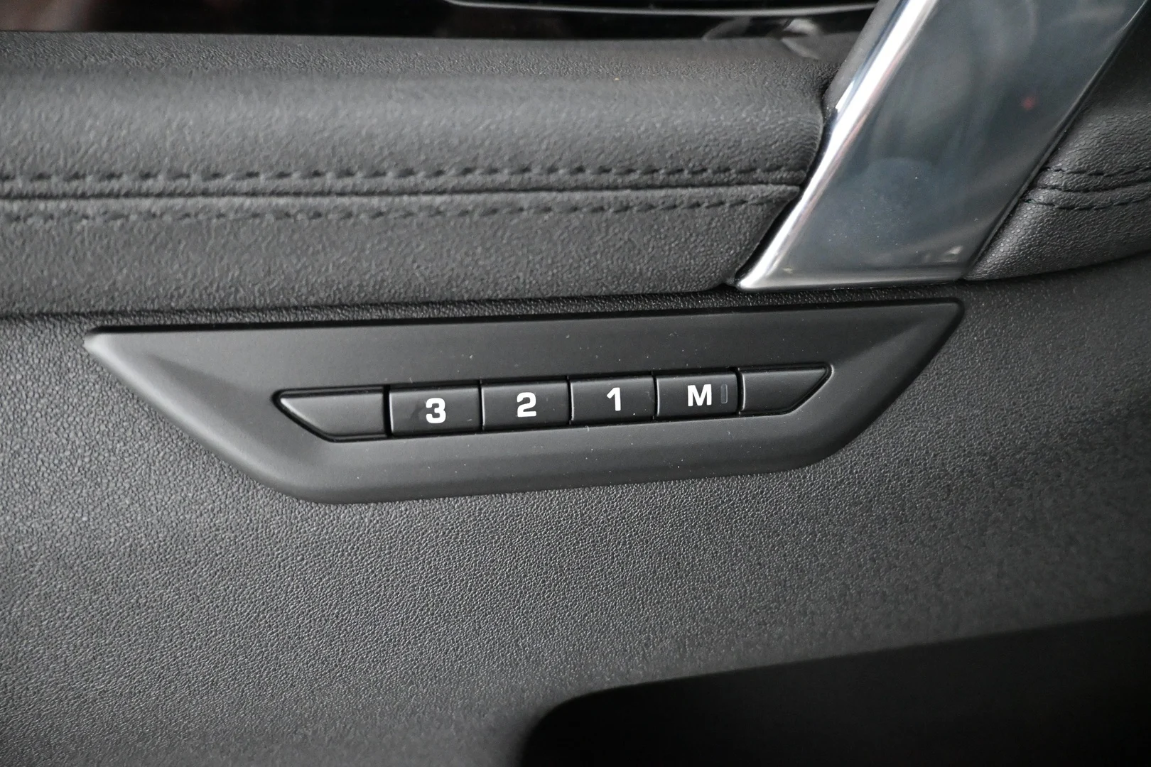 Car Image - 4nJRkSTLR46WbQrcrMjDFV