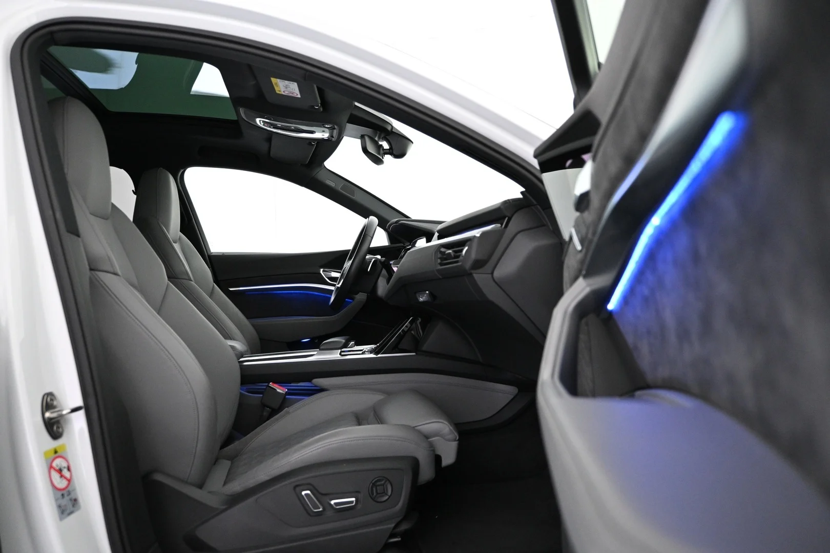 Car Image - 4WEa73o705mLc9LnTsbUB5