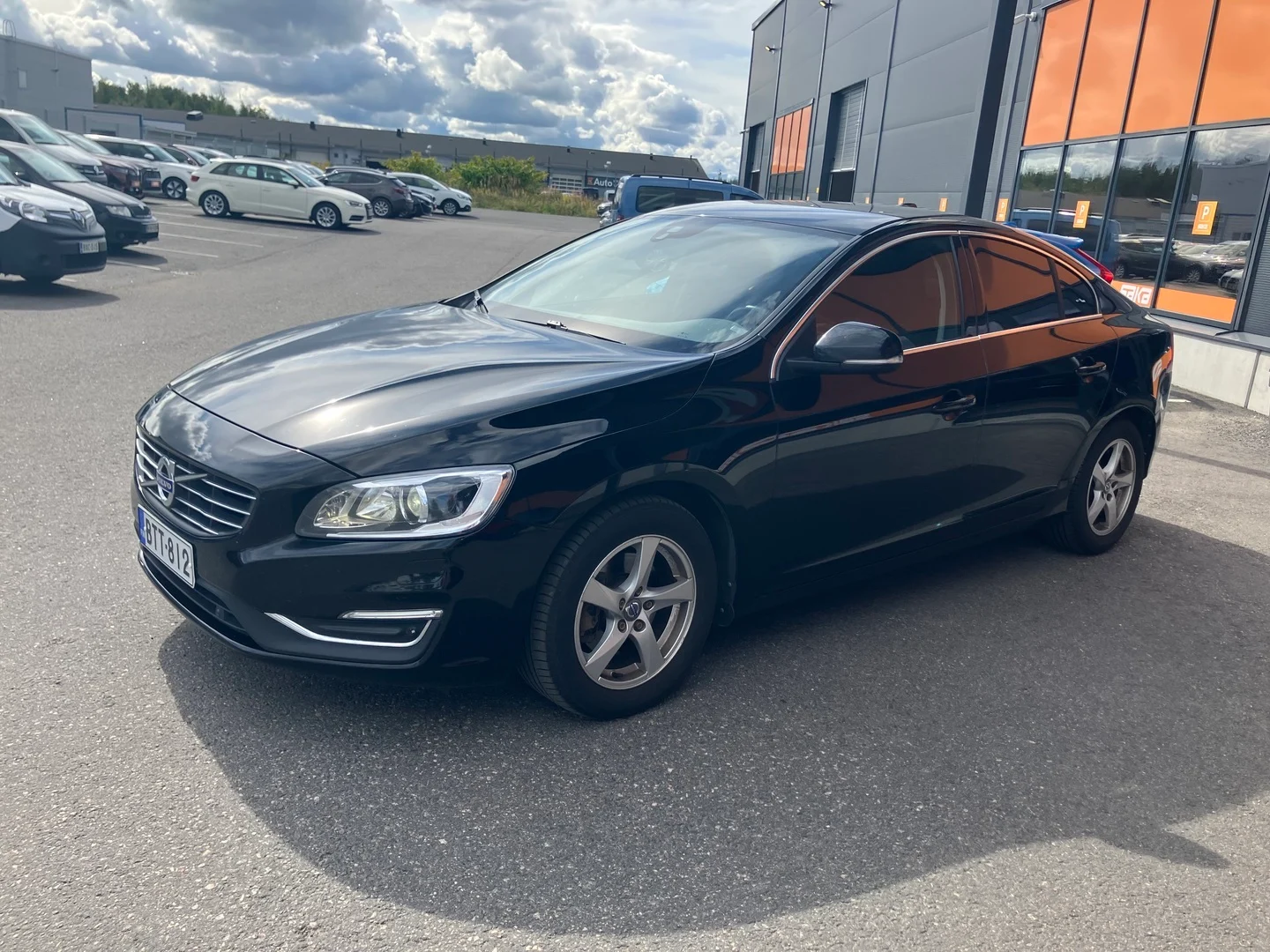 Car Image - 685cUe8YpFCj7LVYKgwI99