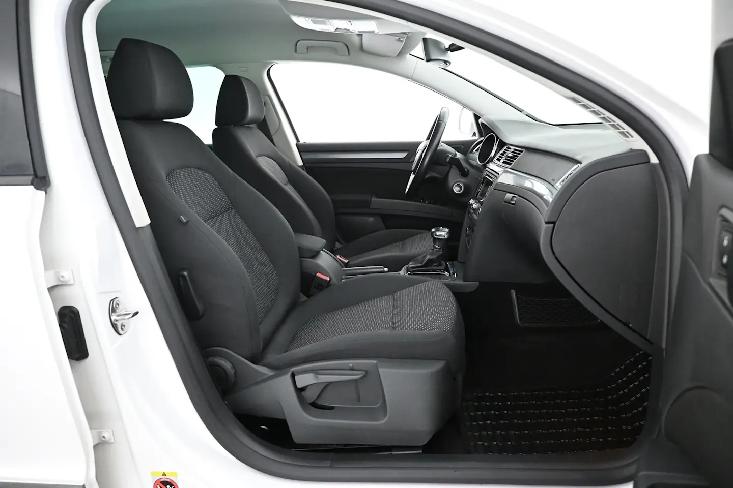 Car Image - 2gbnXzu47nrNFDmAGCnWQo