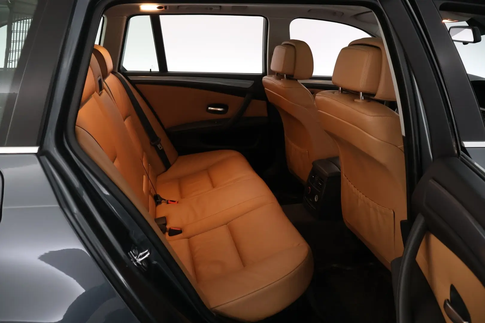 Car Image - 8kTN42r3JTpYHMjQ8x1bT