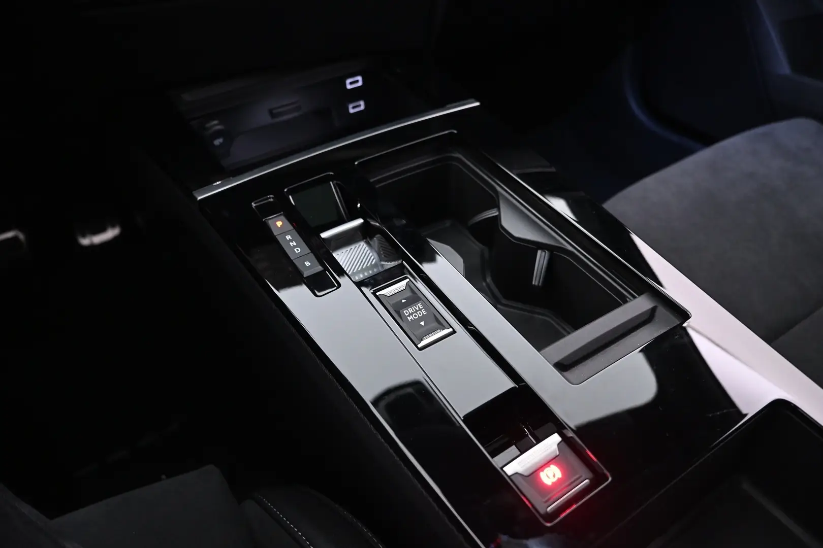 Car Image - 1oToeZyLjUUd4loOWztlb8