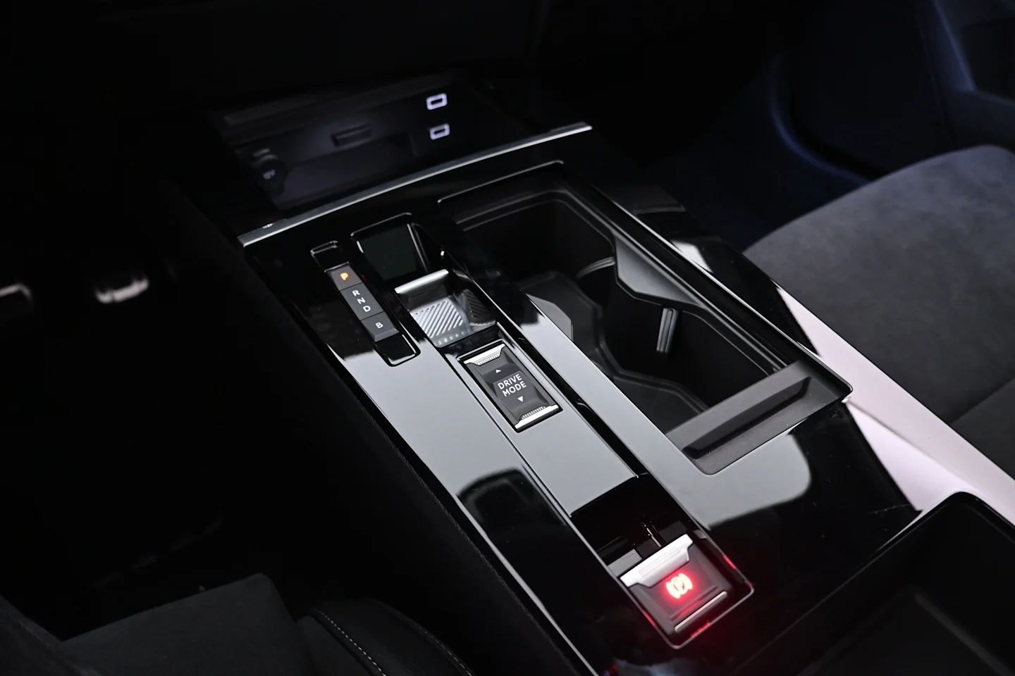 Car Image - 1oToeZyLjUUd4loOWztlb8