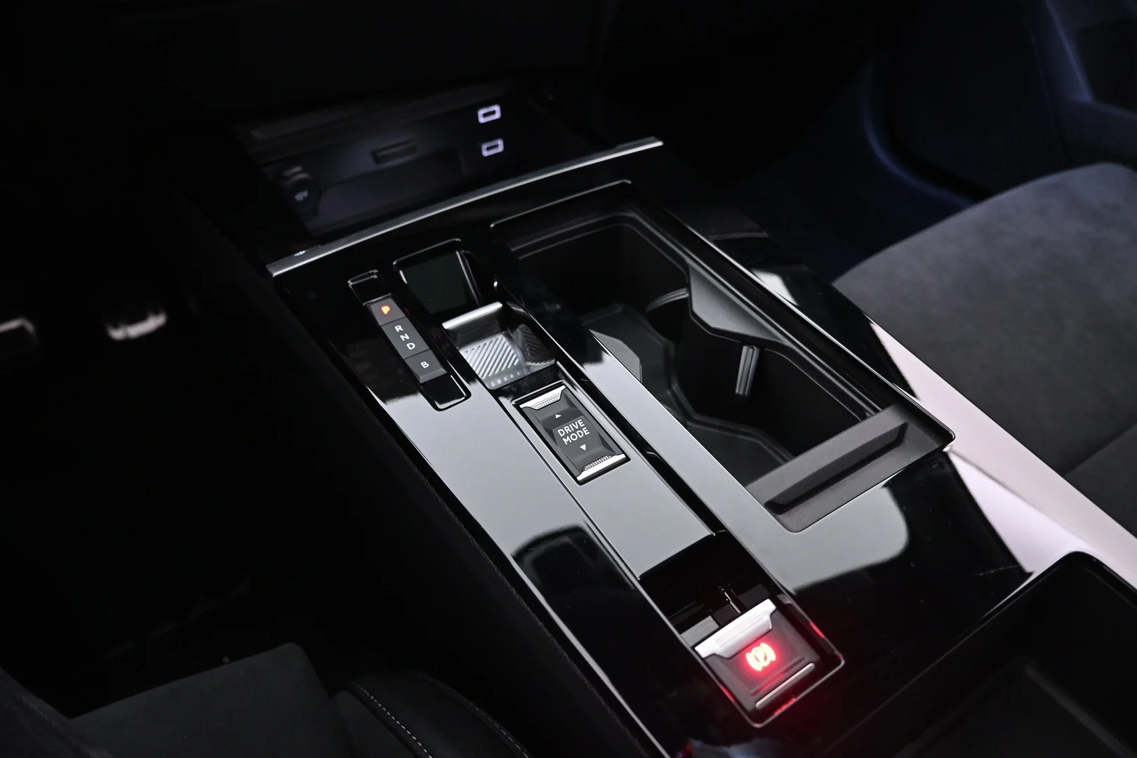 Car Image - 1oToeZyLjUUd4loOWztlb8