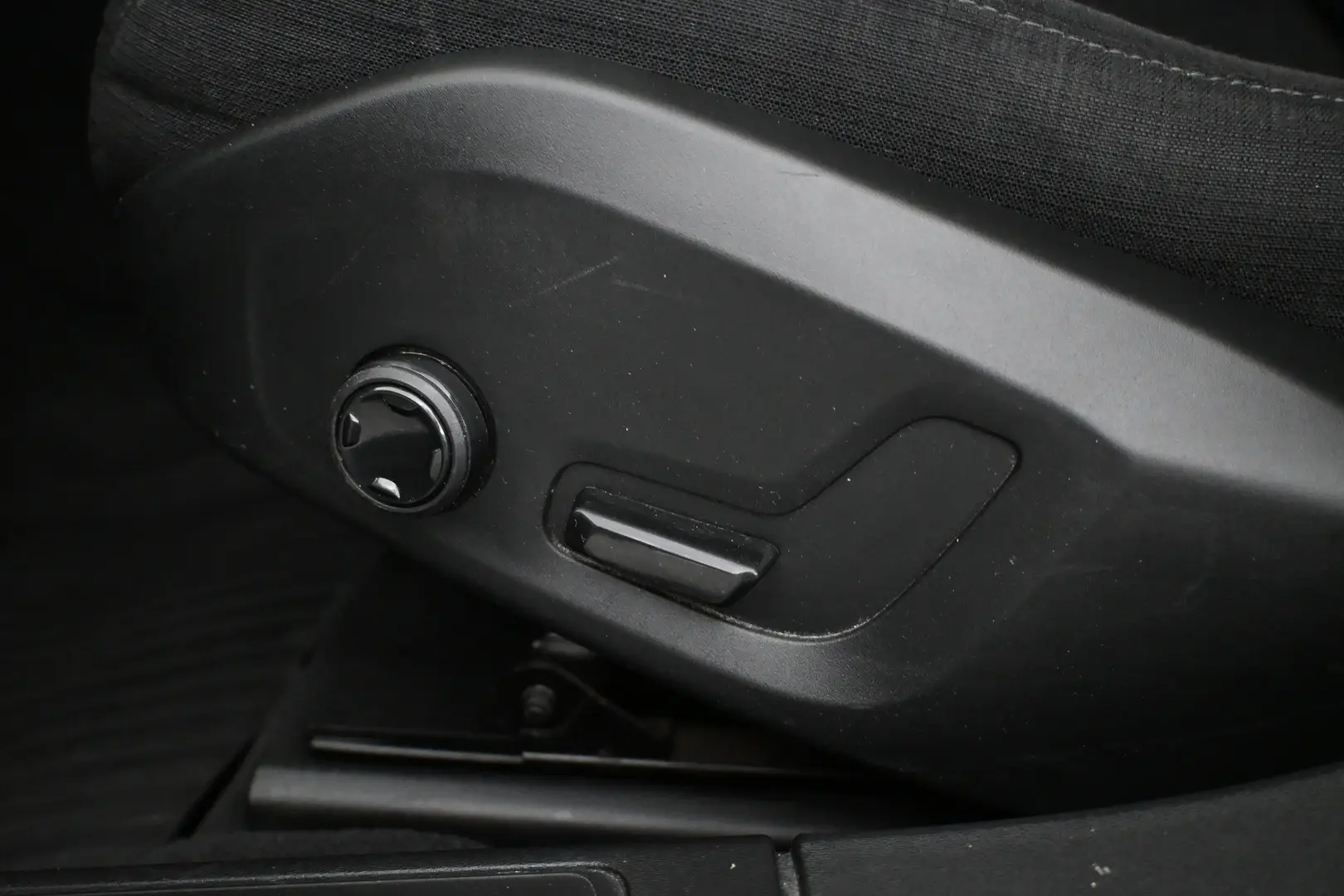 Car Image - 61JYY5xDEjAoEyxqQTkRHL