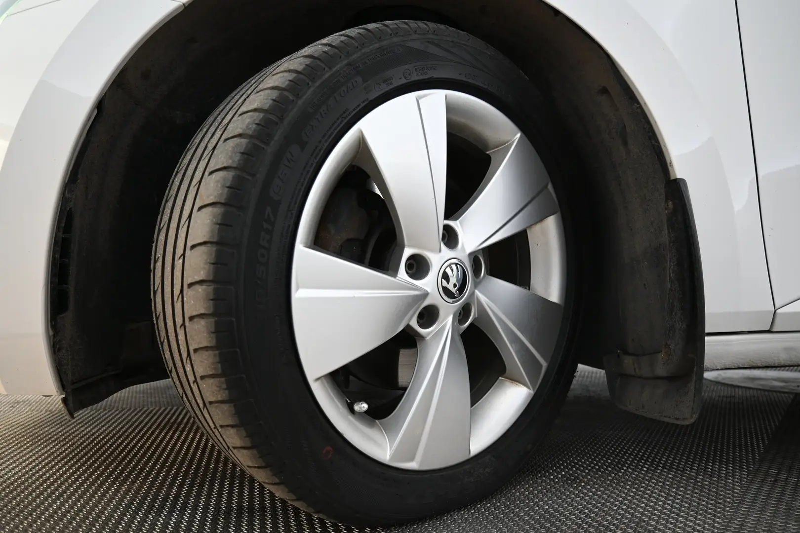 Car Image - 4MmlAYZ3hQvkSh8w4JYmfI