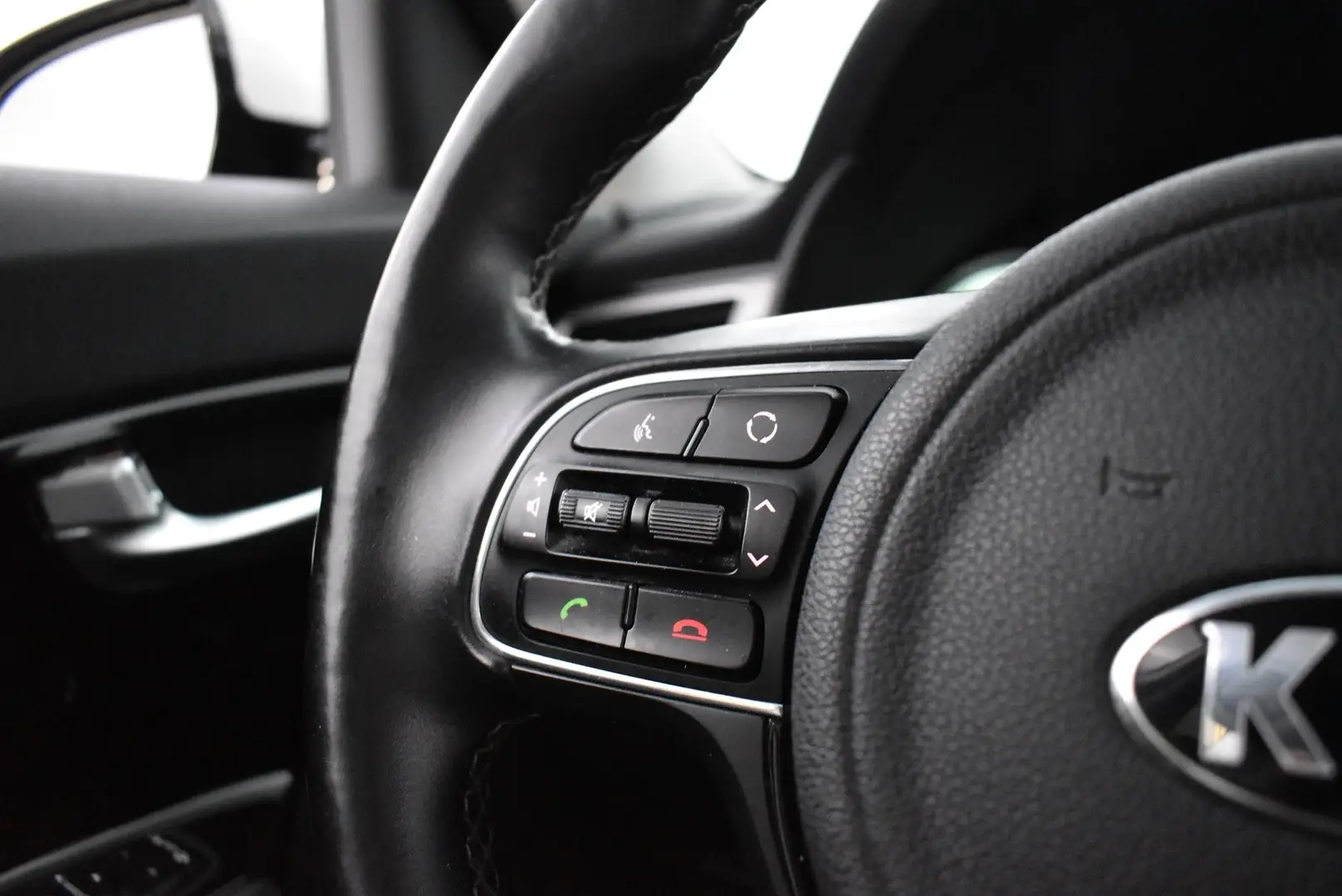 Car Image - 1Eif5s4d5EluTQso3DYCQH