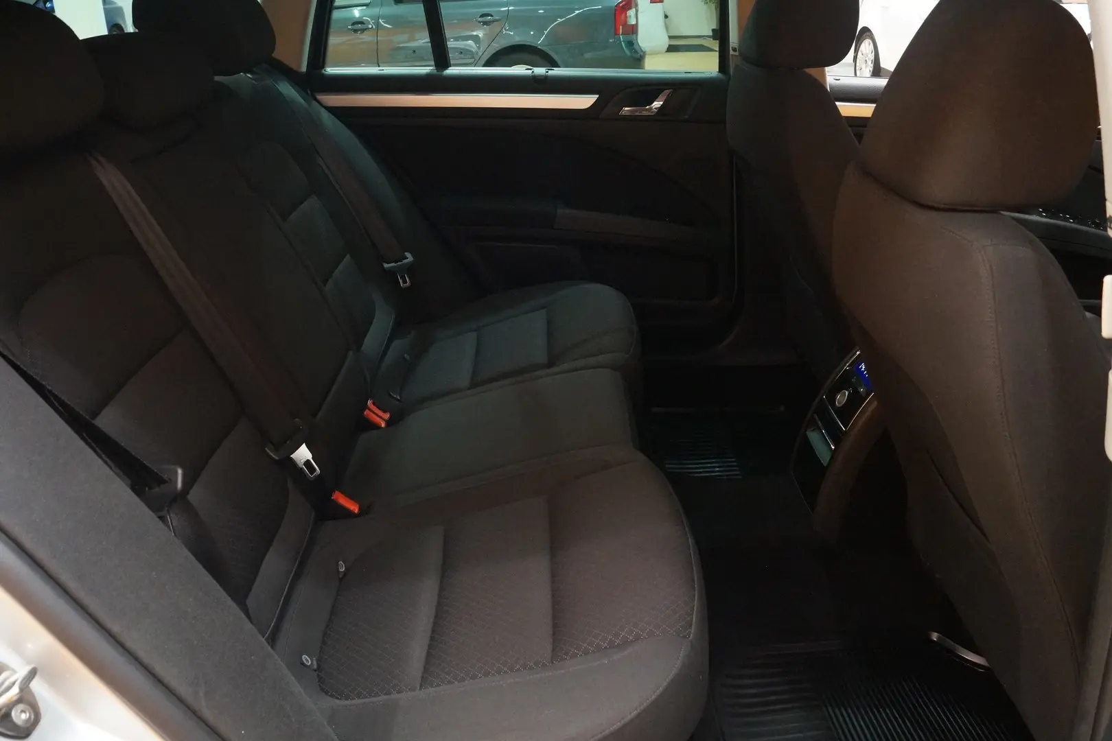 Car Image - 2lvbaMlJa7UQGutyKdhT8W