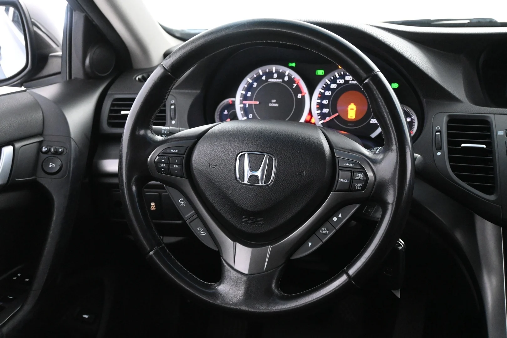 Car Image - 1eaCaY20Fm7yLA5C3eZwJQ