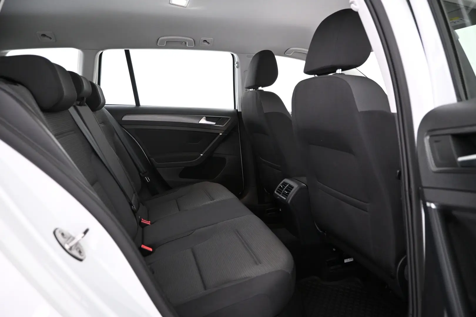 Car Image - 2DR7Ow70Xvn5tIHEfbgVDG