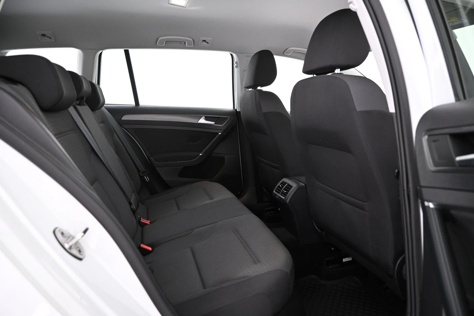 Car Image - 2DR7Ow70Xvn5tIHEfbgVDG