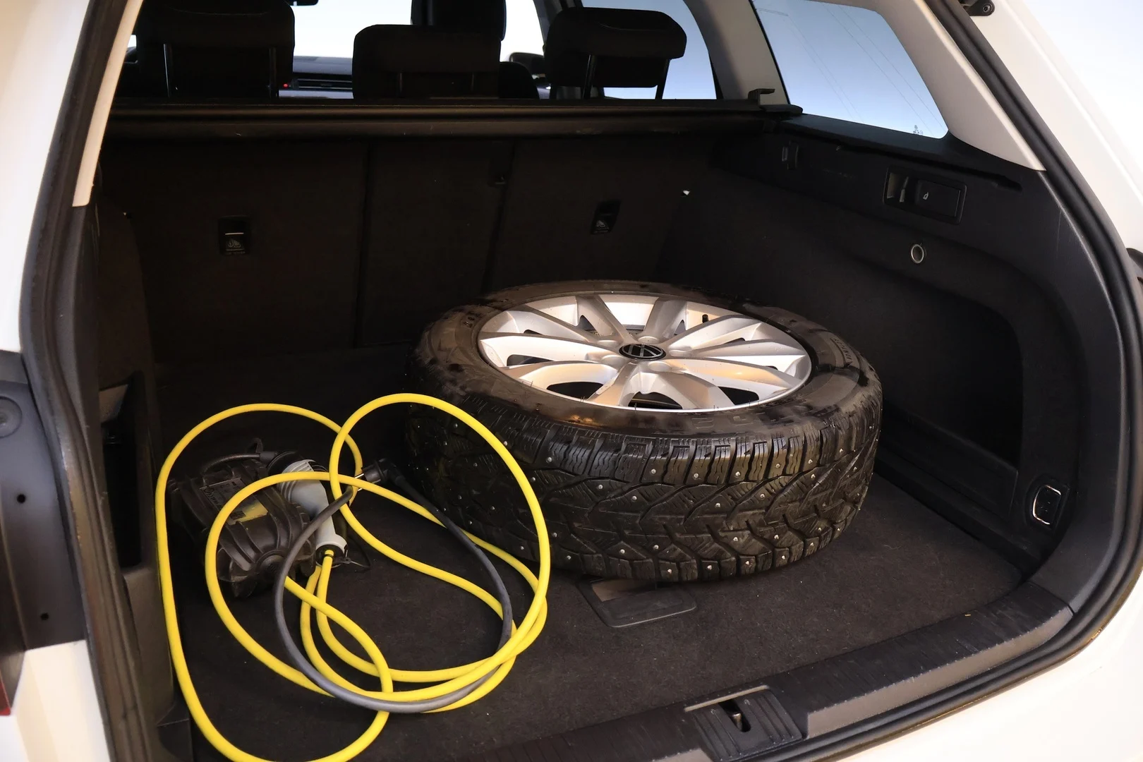 Car Image - 7lwR3zyZD5kVhVS2swjn7N