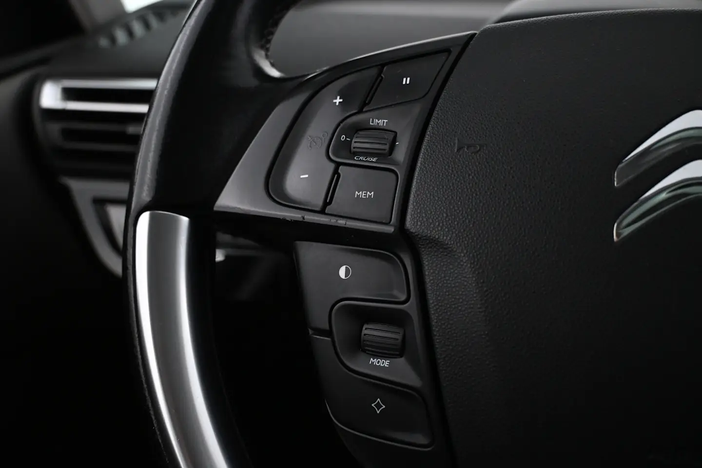 Car Image - 3KWfu8FqugNoJBr93MD7kJ