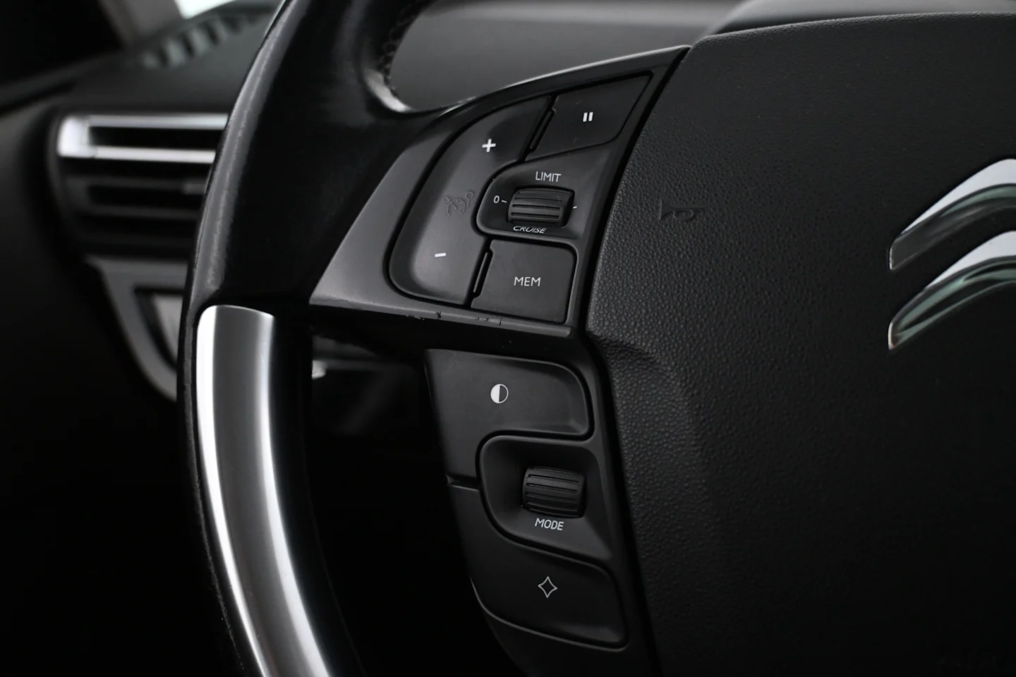 Car Image - 3KWfu8FqugNoJBr93MD7kJ
