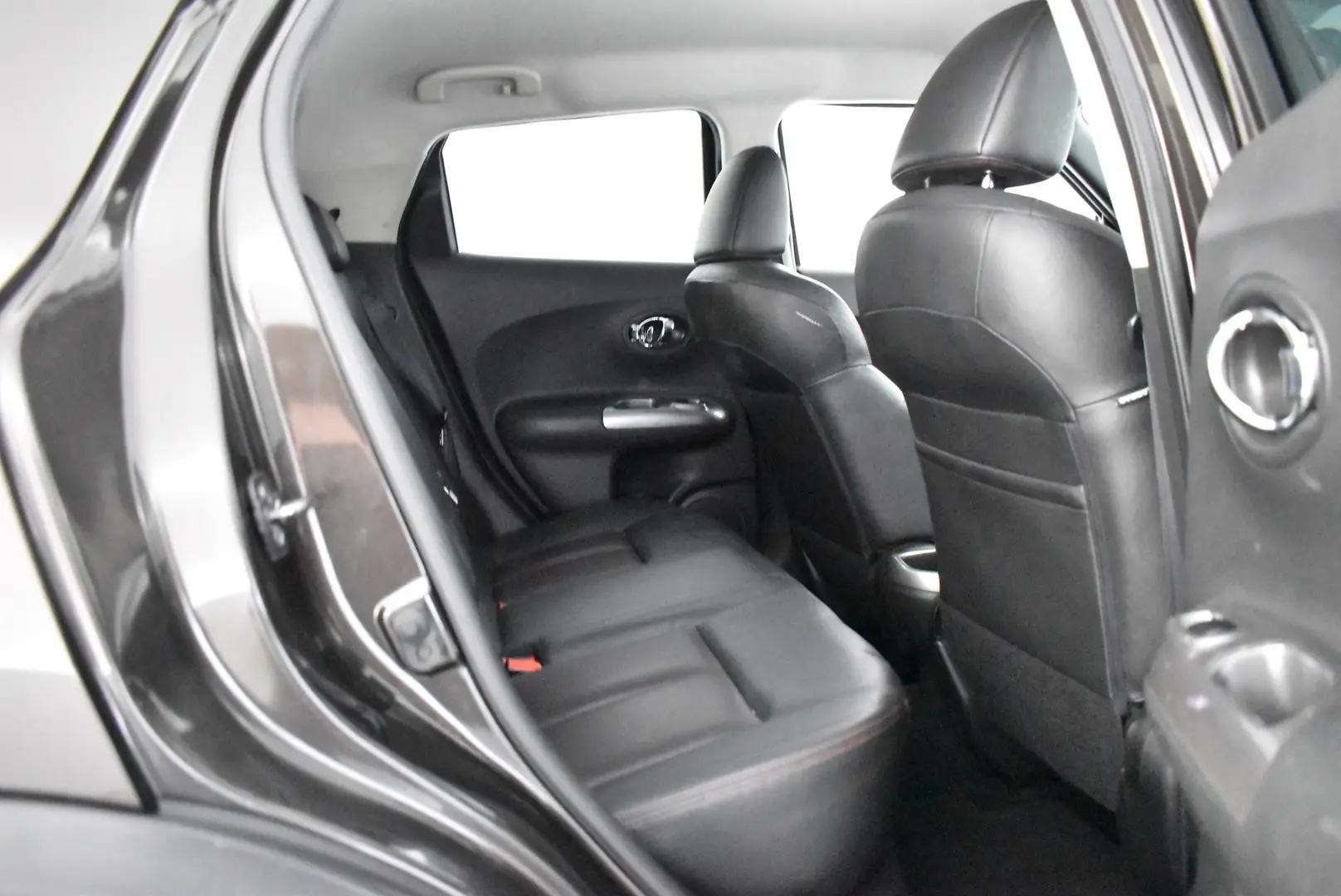 Car Image - 1NB5tT5LE3w6Bx8Eumqs1T