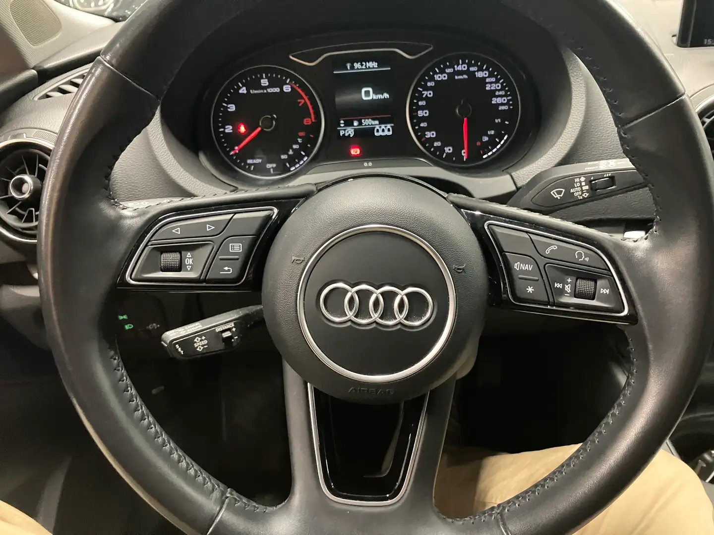 Car Image - 5ol048nfu8iIsw3NGYTTuf