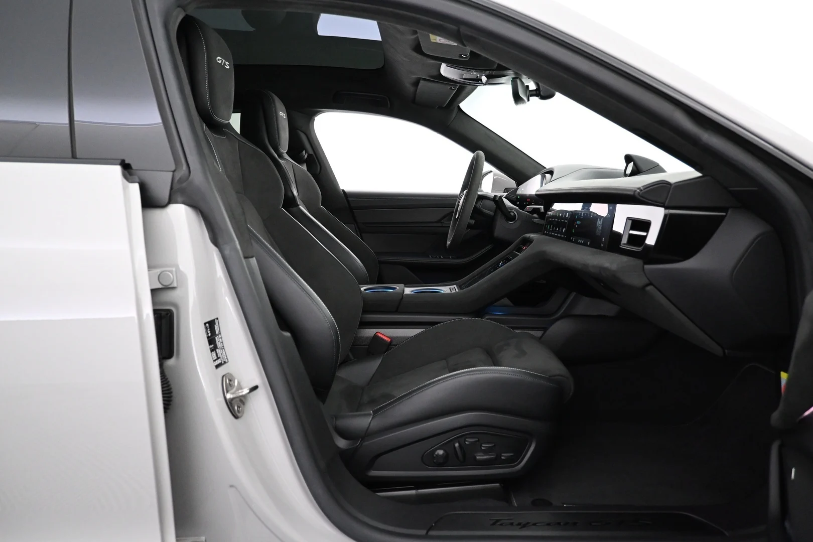 Car Image - 4W69zsXRGKb0MIkKd8bYUN