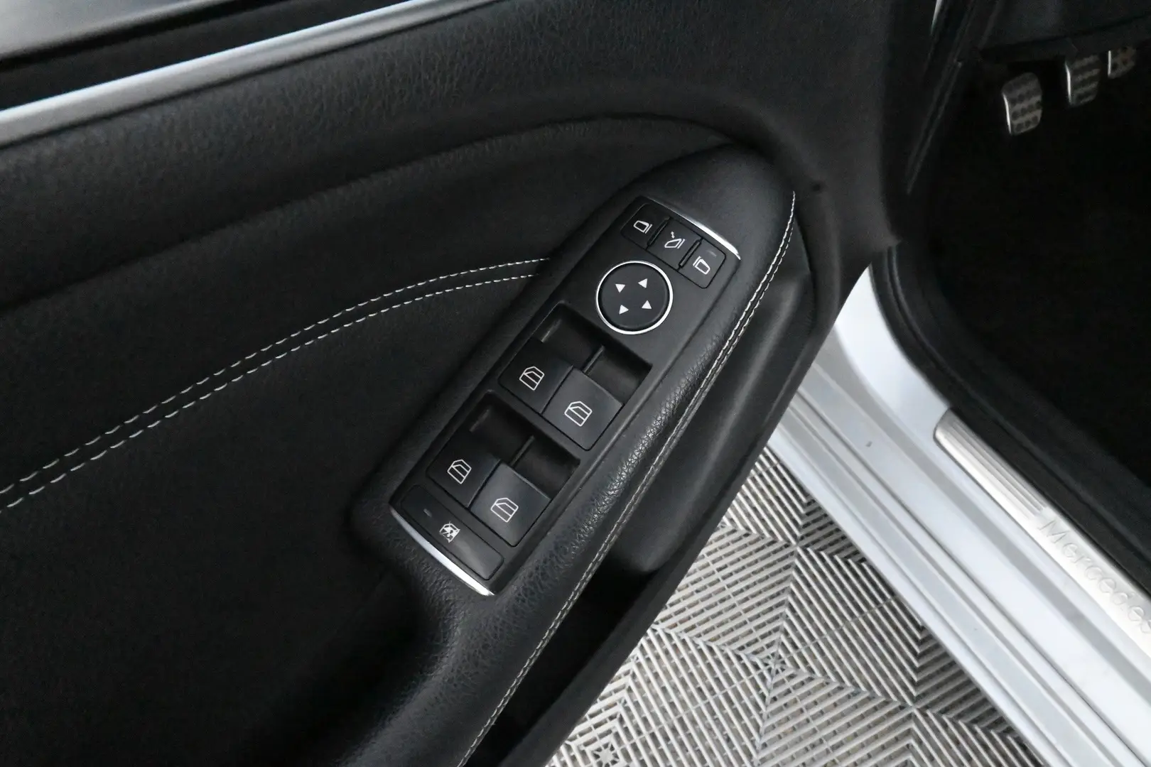 Car Image - 101yZpf2KpEGh7uISWLT2I