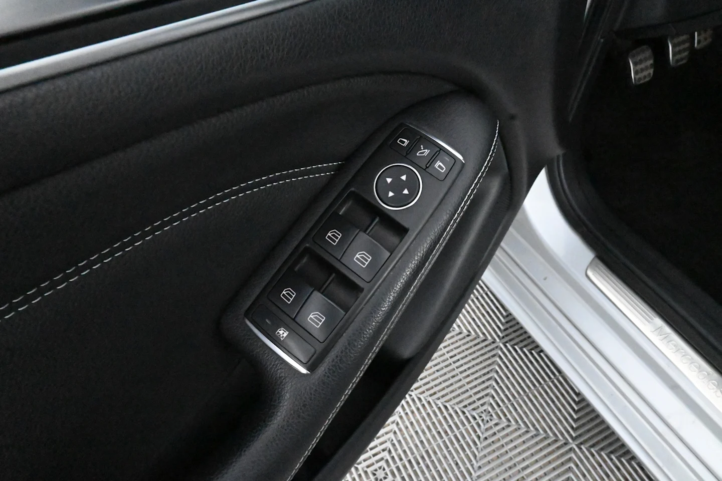 Car Image - 101yZpf2KpEGh7uISWLT2I