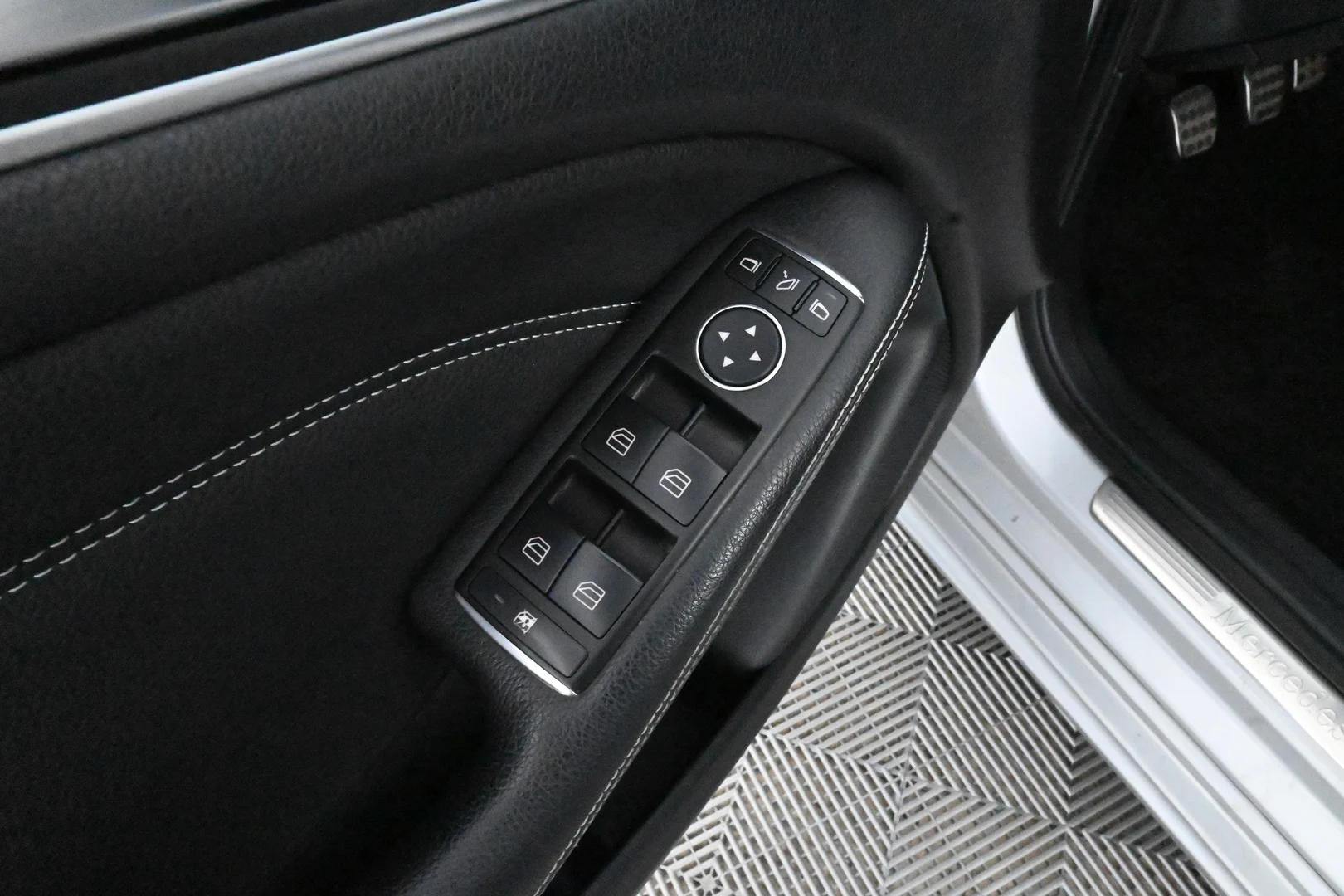 Car Image - 101yZpf2KpEGh7uISWLT2I