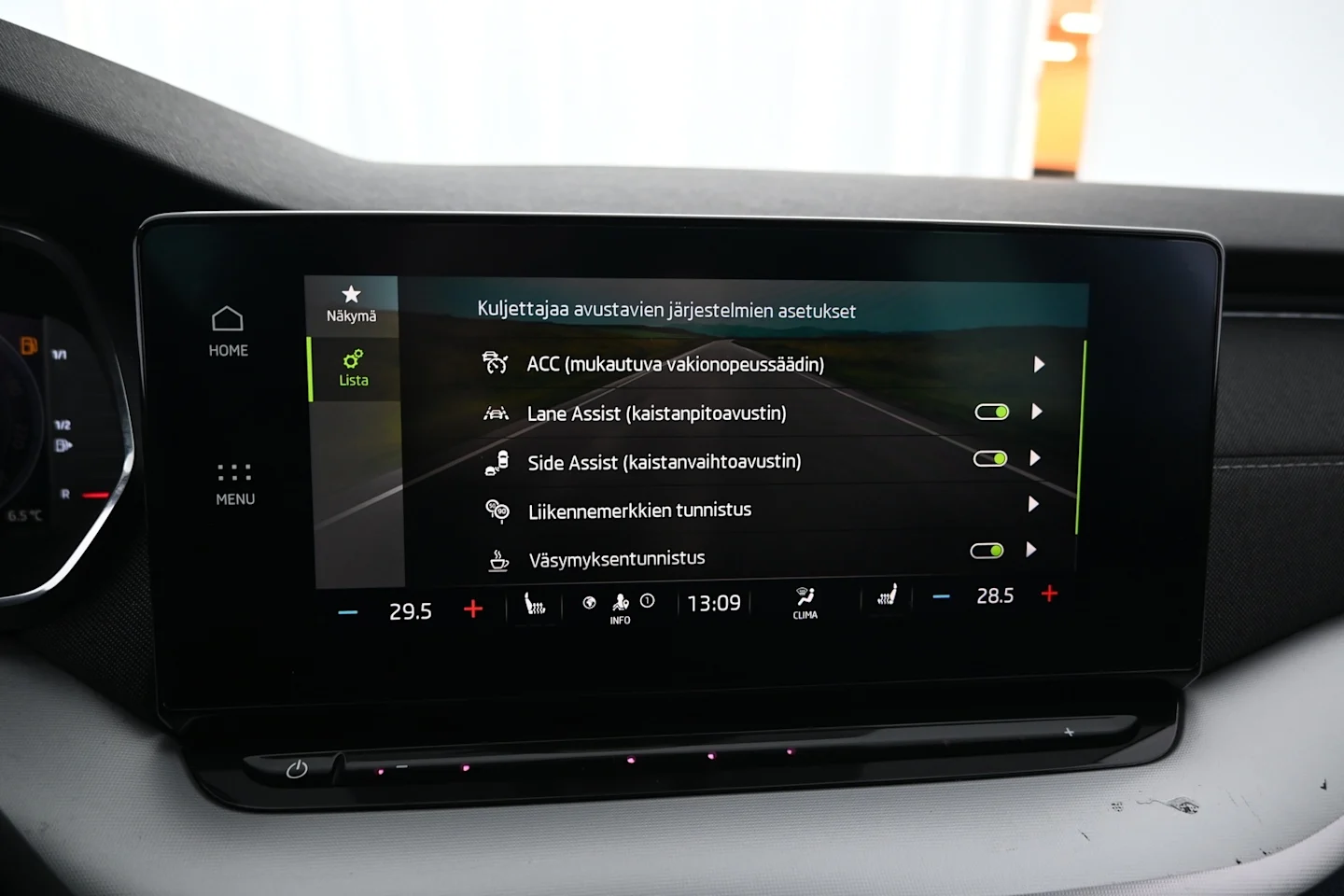 Car Image - 5b2CJeKYIk4LmXH8Wr7WYG