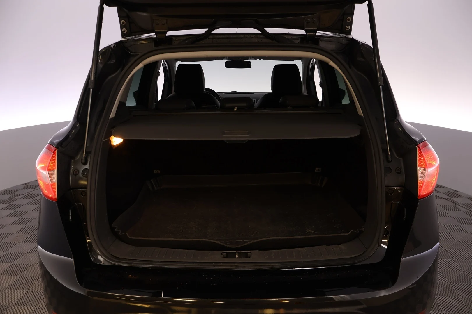 Car Image - 4MROOvRXdu1b3MCxe2aGeo