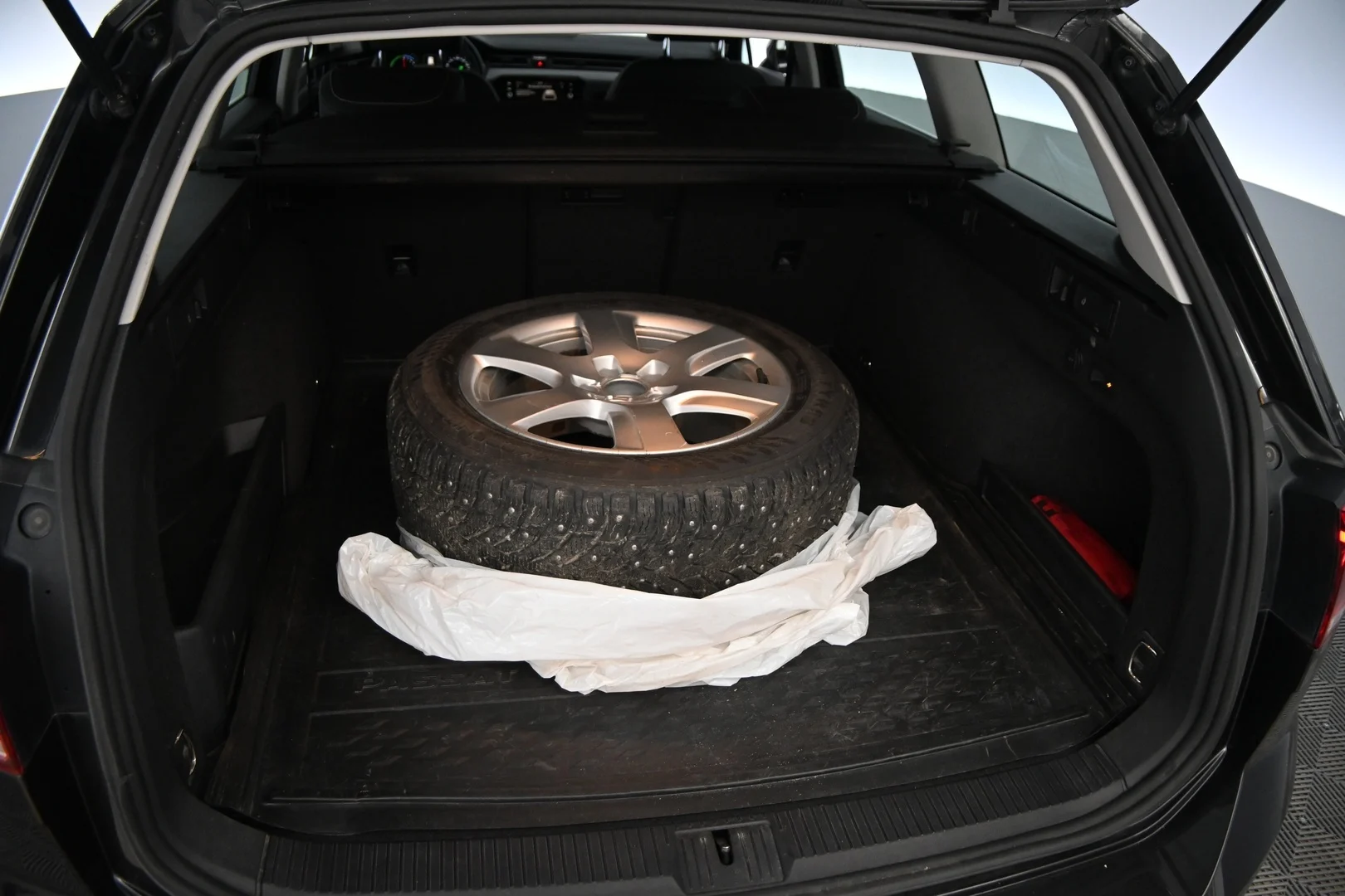 Car Image - xFs6D48EJ0gZrP6WQ171x