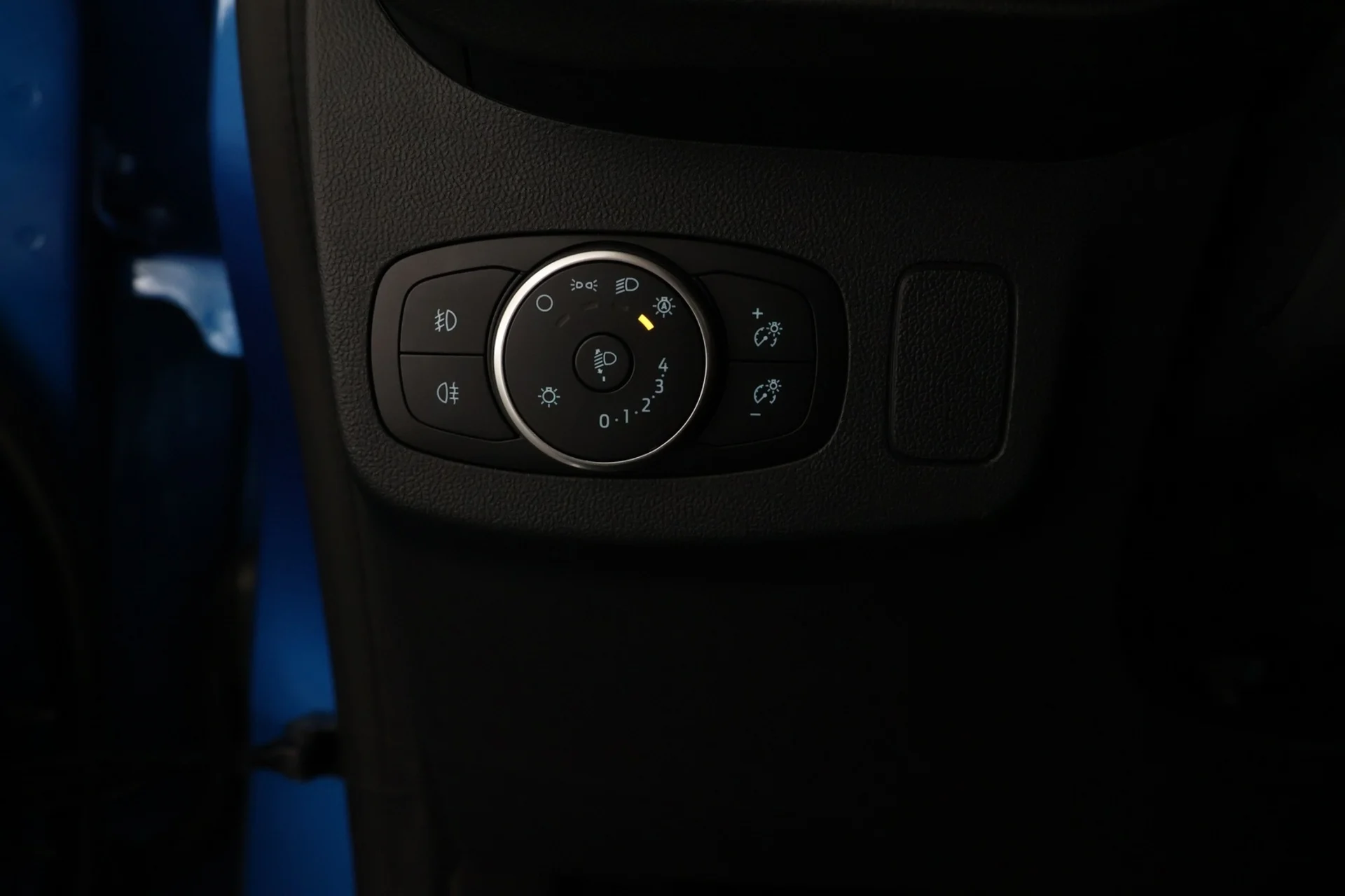 Car Image - 2zQE2SRdbljJZNsakQb9di