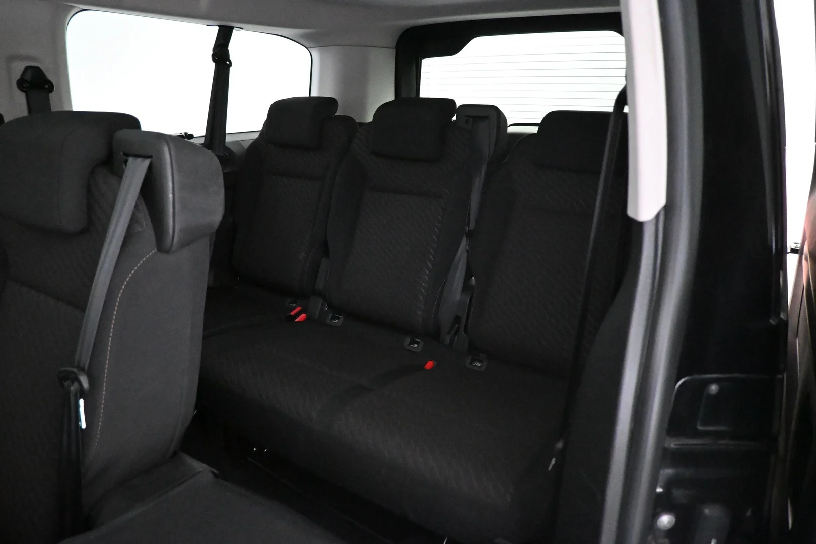 Car Image - 3iaCqEc7MrxJRVo2mOpnrD