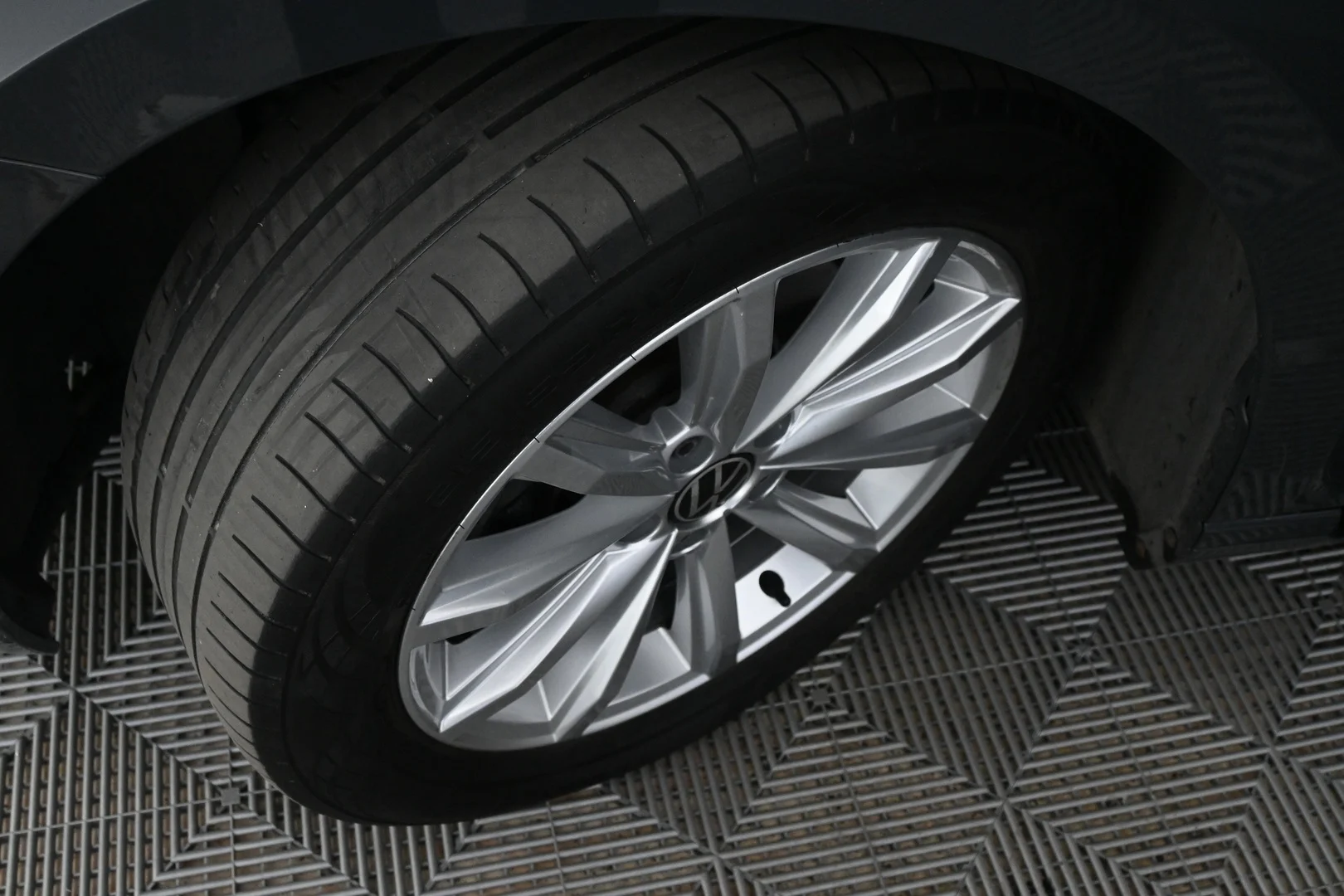 Car Image - 1rTEuP0PA41CDgRsFMF6r6