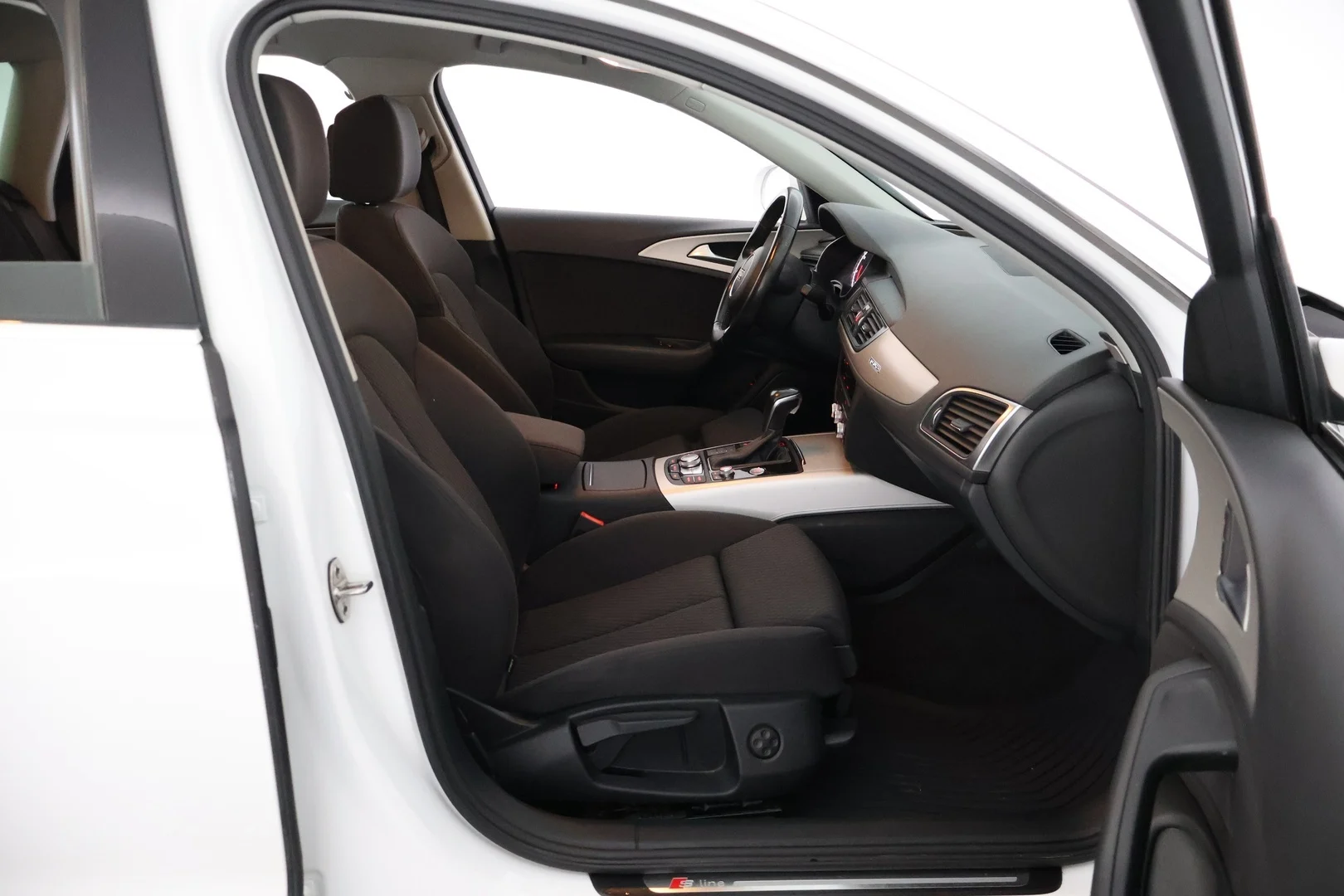 Car Image - swKq1PFKC0Qp8OAzpigU6