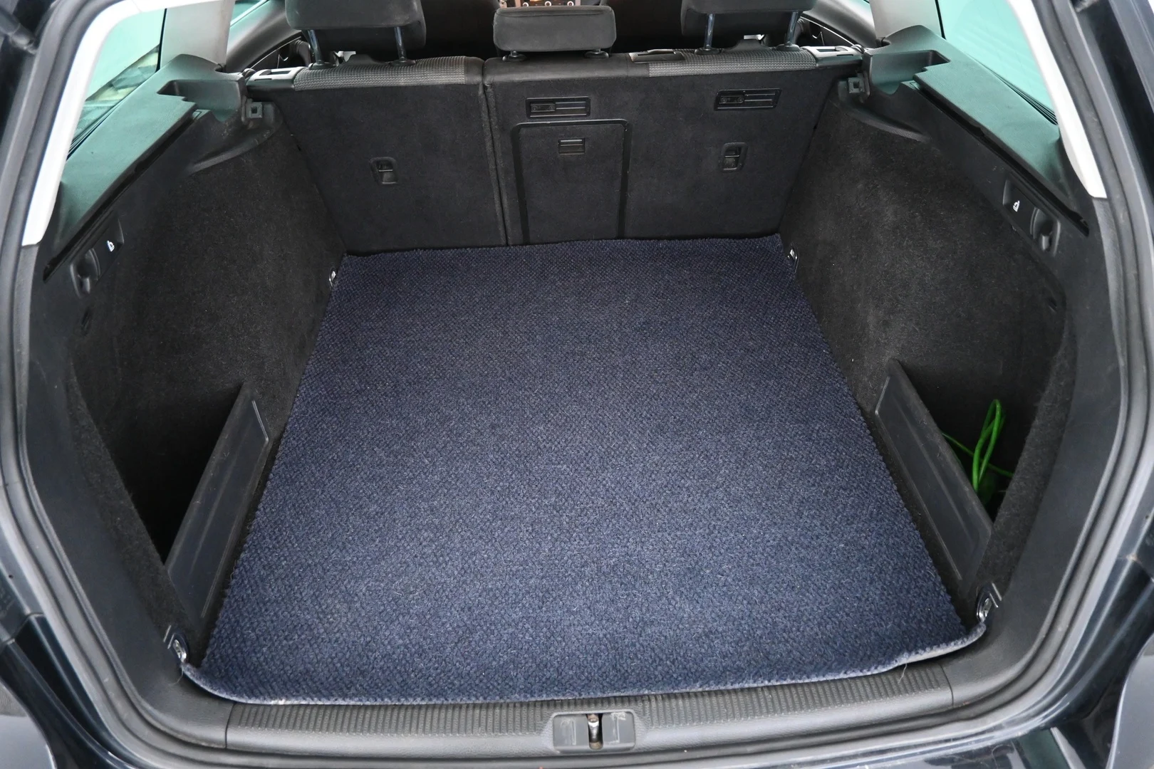 Car Image - 1d0el1UEcZKp0Zbo4VivaJ
