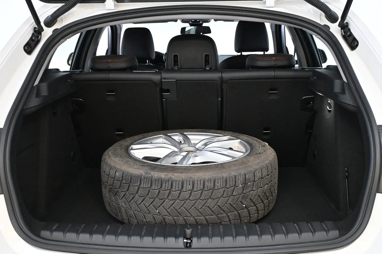 Car Image - 6wVluhMxAzH7jCWJsmZ7wN